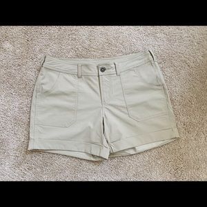 North Face Women’s Mapleton Short Flax size 10